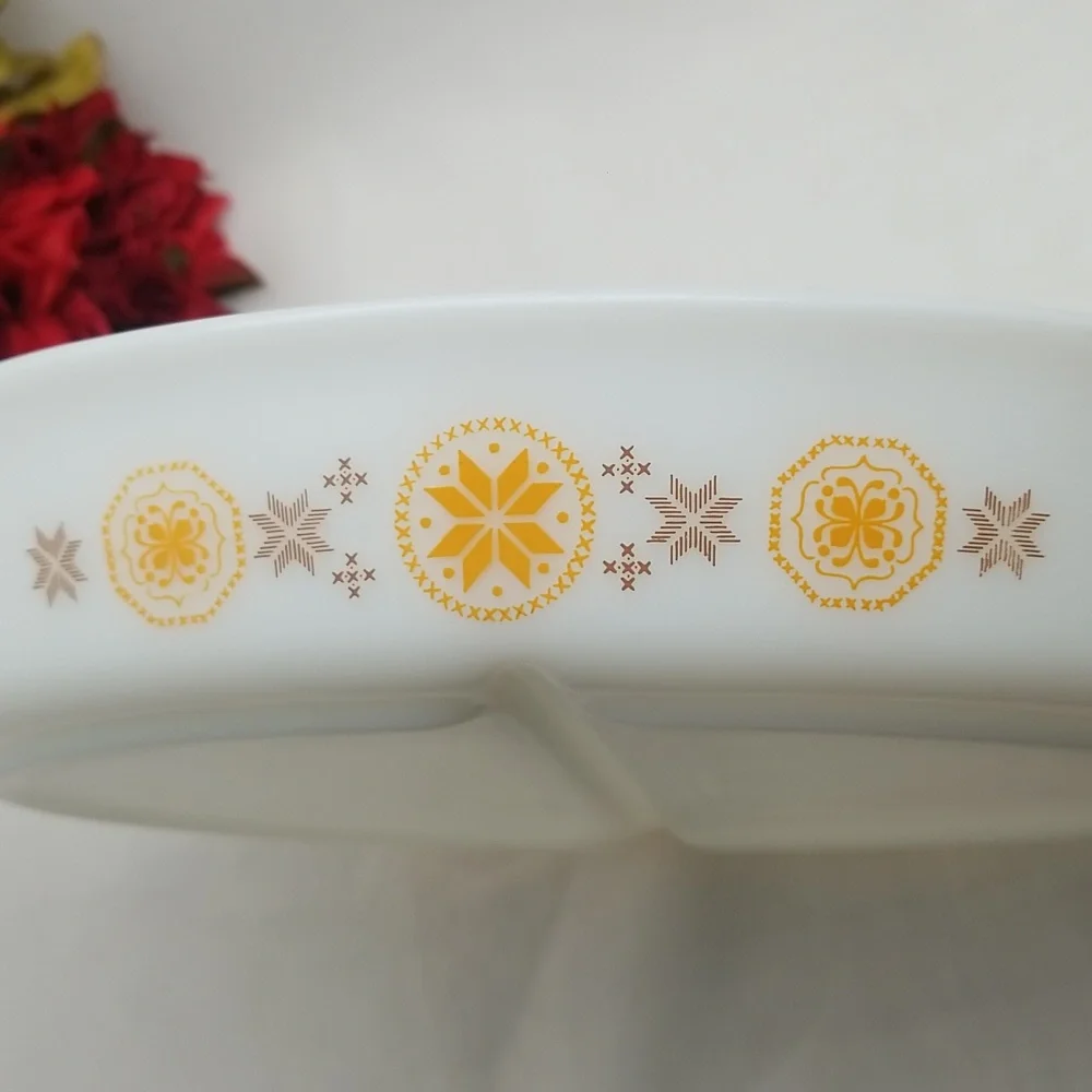 Pyrex Town & Country Divided Casserole Dish with Lid